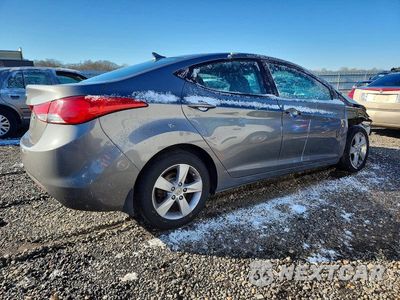 Trzecie zdjęcie samochodu z tyłu: 2013 HYUNDAI ELANTRA GLS VIN:5NPDH4AE3DH194463 - miniatura