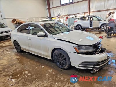 Czwarte zdjęcie samochodu z boku: 2017 VOLKSWAGEN JETTA SE VIN:3VWDB7AJ8HM374955 - miniatura
