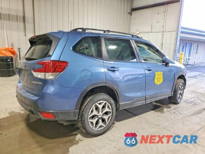 Trzecie zdjęcie samochodu z tyłu: 2023 SUBARU FORESTER PREMIUM VIN:JF2SKAEC5PH462448 - miniatura