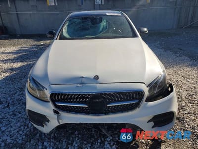 Piąte zdjęcie samochodu w środku: 2018 MERCEDES-BENZ E 300 4MATIC VIN:WDDZF4KB9JA393767 - miniatura