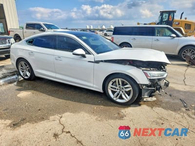 Czwarte zdjęcie samochodu z boku: 2019 AUDI A5 PREMIUM VIN:WAUANCF53KA065378 - miniatura