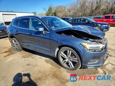 Czwarte zdjęcie samochodu z boku: 2018 VOLVO XC60 T6 MOMENTUM VIN:YV4A22RK6J1072408 - miniatura