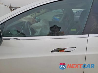 Zdjęcie 7 z 13 samochodu: 2013 TESLA MODEL S VIN:5YJSA1CP7DFP08029 - miniatura