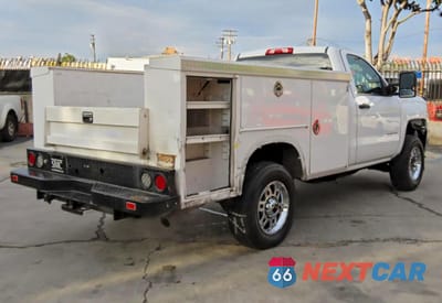 Czwarte zdjęcie samochodu z boku: 2018 CHEVROLET SILVERADO C2500 HEAVY DUTY VIN:1GB0CUEGXJZ276725 - miniatura