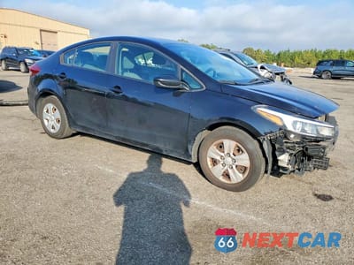 Czwarte zdjęcie samochodu z boku: 2018 KIA FORTE LX VIN:3KPFK4A72JE204119 - miniatura