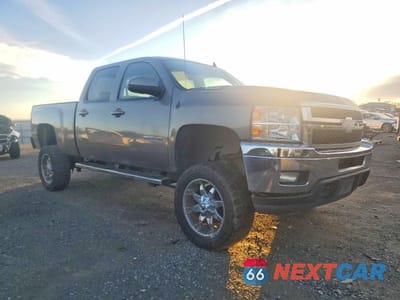 Czwarte zdjęcie samochodu z boku: 2013 CHEVROLET SILVERADO K2500 HEAVY DUTY LTZ VIN:1GC1KYCG2DF116499 - miniatura