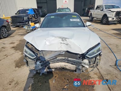 Piąte zdjęcie samochodu w środku: 2019 AUDI A5 PREMIUM VIN:WAUANCF53KA065378 - miniatura
