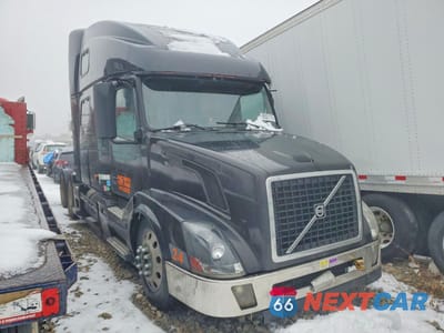 2006 VOLVO VN VNL 4V4NC9TK26N411589 - główne zdjęcie licytacji z USA - miniatura