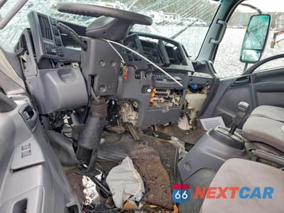 Zdjęcie 8 z 11 samochodu: 2019 ISUZU NPR HD CREW CAB FLATBED TRUCK VIN:54DC4J1B4KS808605 - miniatura