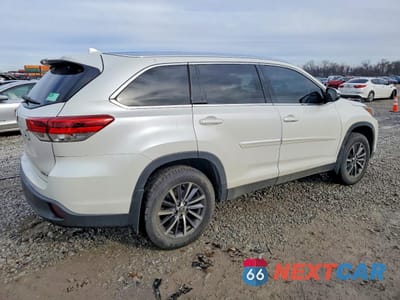 Trzecie zdjęcie samochodu z tyłu: 2019 TOYOTA HIGHLANDER SE VIN:5TDJZRFH3KS582736 - miniatura