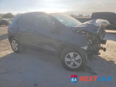 Czwarte zdjęcie samochodu z boku: 2021 CHEVROLET TRAX LS VIN:KL7CJKSB8MB337852 - miniatura