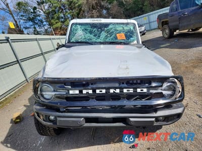 Piąte zdjęcie samochodu w środku: 2025 FORD BRONCO OUTER BANKS VIN:1FMEE8BP1SLA68546 - miniatura