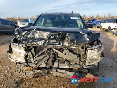 Piąte zdjęcie samochodu w środku: 2019 CHEVROLET SUBURBAN K1500 LT VIN:1GNSKHKC1KR390296 - miniatura