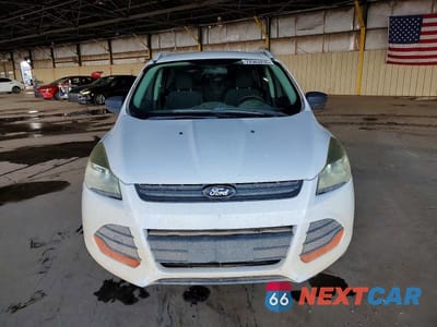 Piąte zdjęcie samochodu w środku: 2013 FORD ESCAPE S VIN:1FMCU0F71DUB56693 - miniatura