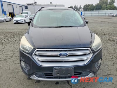 Piąte zdjęcie samochodu w środku: 2018 FORD ESCAPE SE VIN:1FMCU0GD0JUA31247 - miniatura
