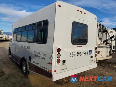 Trzecie zdjęcie samochodu z tyłu: 2015 FORD E-450 SD - WHEELCHAIR SHUTTLE BUS *** PRIOR FLEET *** VIN:1FDFE4FS9FDA02872 - miniatura