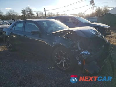 Czwarte zdjęcie samochodu z boku: 2015 CHRYSLER 300 S VIN:2C3CCABT4FH808135 - miniatura