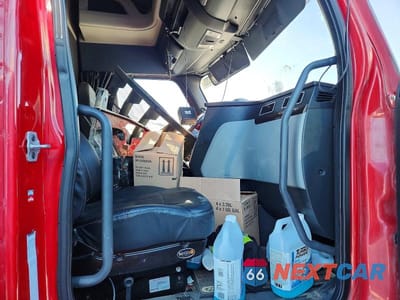Zdjęcie 6 z 10 samochodu: 2020 FREIGHTLINER CASCADIA 1 - SEMI TRUCK VIN:1FUJHHDR9LLMC4658 - miniatura
