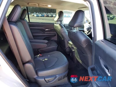 Zdjęcie 11 z 14 samochodu: 2024 TOYOTA GRAND HIGHLANDER XLE VIN:5TDAAAB55RS050757 - miniatura
