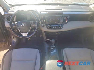 Zdjęcie 8 z 13 samochodu: 2016 TOYOTA RAV4 XLE VIN:JTMRFREV0GJ058807 - miniatura