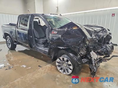 Czwarte zdjęcie samochodu z boku: 2026 CHEVROLET SILVERADO K2500 CUSTOM VIN:2GC4KME70T1148067 - miniatura