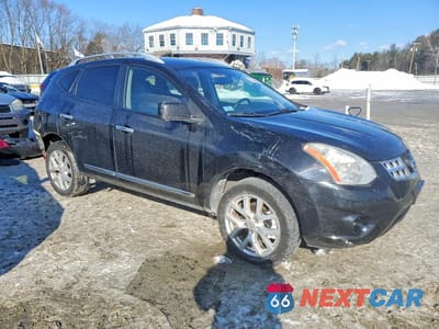 Czwarte zdjęcie samochodu z boku: 2013 NISSAN ROGUE S VIN:JN8AS5MV2DW138289 - miniatura