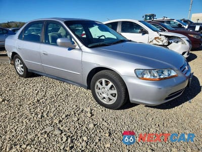 Czwarte zdjęcie samochodu z boku: 2002 HONDA ACCORD EX VIN:JHMCG66832C008215 - miniatura