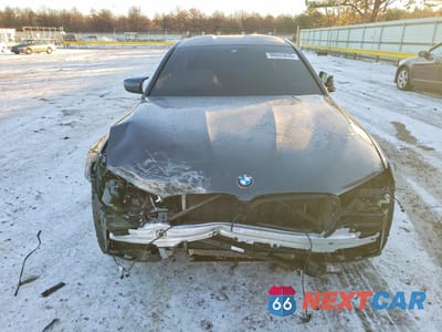 Piąte zdjęcie samochodu w środku: 2022 BMW M5 VIN:WBS83CH09NCK02348 - miniatura