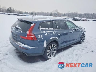 Trzecie zdjęcie samochodu z tyłu: 2022 VOLVO V60 CROSS COUNTRY T5 MOMENTUM VIN:YV4102WK7N1088245 - miniatura