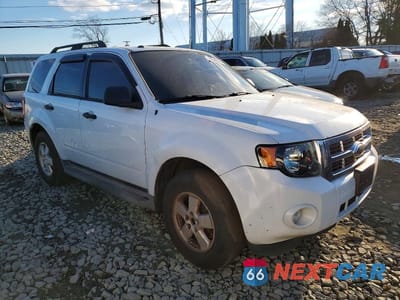 Czwarte zdjęcie samochodu z boku: 2009 FORD ESCAPE XLT VIN:1FMCU93G89KC38304 - miniatura