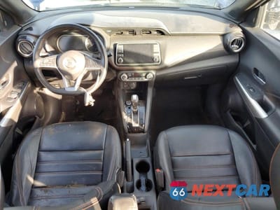 Zdjęcie 8 z 13 samochodu: 2019 NISSAN KICKS SR VIN:3N1CP5CU2KL495721 - miniatura