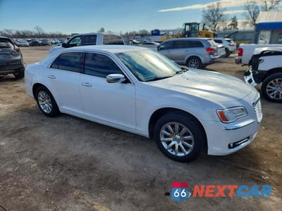 Czwarte zdjęcie samochodu z boku: 2012 CHRYSLER 300 LIMITED VIN:2C3CCACG3CH231806 - miniatura