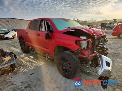 Czwarte zdjęcie samochodu z boku: 2020 TOYOTA TUNDRA CREWMAX SR5 VIN:5TFDY5F16LX870807 - miniatura
