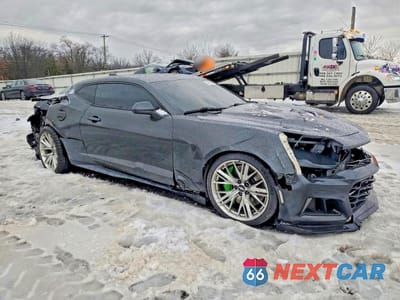 Czwarte zdjęcie samochodu z boku: 2018 CHEVROLET CAMARO ZL1 VIN:1G1FK1R63J0147697 - miniatura