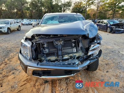 Piąte zdjęcie samochodu w środku: 2021 NISSAN TITAN SV VIN:1N6AA1ED5MN524172 - miniatura