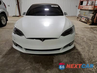 Piąte zdjęcie samochodu w środku: 2018 TESLA MODEL S VIN:5YJSA1E23JF274091 - miniatura