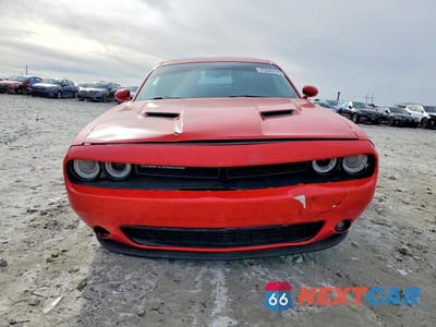 Piąte zdjęcie samochodu w środku: 2017 DODGE CHALLENGER SXT VIN:2C3CDZAG2HH594622 - miniatura