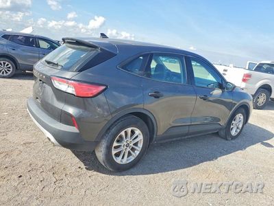 Trzecie zdjęcie samochodu z tyłu: 2020 FORD ESCAPE S VIN:1FMCU0F65LUC54891 - miniatura