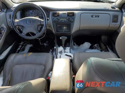 Zdjęcie 8 z 12 samochodu: 2002 HONDA ACCORD EX VIN:1HGCG16562A064365 - miniatura