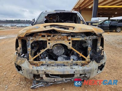 Piąte zdjęcie samochodu w środku: 2018 GMC SIERRA K2500 DENALI VIN:1GT12UEY3JF161221 - miniatura