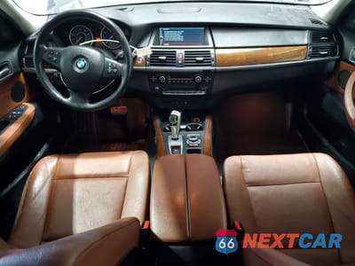 Zdjęcie 8 z 13 samochodu: 2013 BMW X5 XDRIVE50I VIN:5UXZV8C51D0C15957 - miniatura