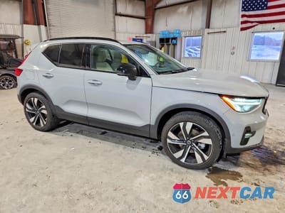 Czwarte zdjęcie samochodu z boku: 2025 VOLVO XC40 PLUS VIN:YV4L12UC7S2506634 - miniatura