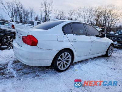 Trzecie zdjęcie samochodu z tyłu: 2011 BMW 328 XI SULEV VIN:WBAPK5C59BA661761 - miniatura