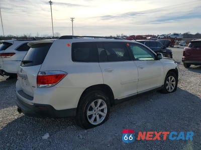 Trzecie zdjęcie samochodu z tyłu: 2011 TOYOTA HIGHLANDER SE VIN:5TDBK3EH0BS086879 - miniatura