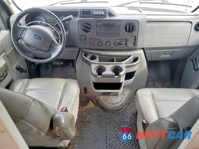 Zdjęcie 8 z 12 samochodu: 2015 FORD ECONOLINE E350 SUPER DUTY CUTAWAY VAN VIN:1FDWE3FL0FDA12581 - miniatura
