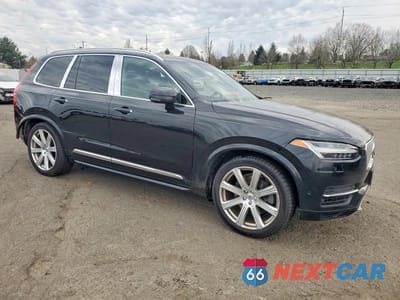 Czwarte zdjęcie samochodu z boku: 2017 VOLVO XC90 T8 VIN:YV4BC0ZX4H1130799 - miniatura