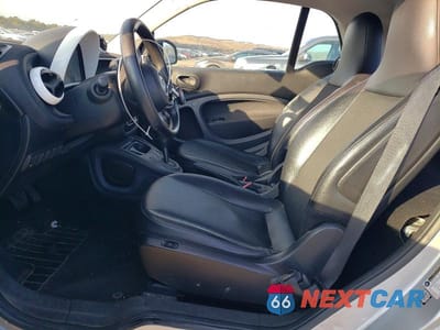 Zdjęcie 7 z 12 samochodu: 2016 SMART FORTWO VIN:WMEFJ5DA4GK082192 - miniatura