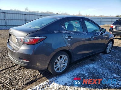 Trzecie zdjęcie samochodu z tyłu: 2016 TOYOTA SCION IA VIN:3MYDLBZV5GY118629 - miniatura