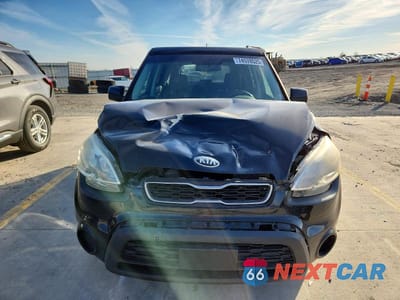 Piąte zdjęcie samochodu w środku: 2013 KIA SOUL VIN:KNDJT2A5XD7610387 - miniatura