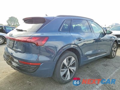 Trzecie zdjęcie samochodu z tyłu: 2024 AUDI Q8 E-TRON PREMIUM VIN:WA14AAGE5RB066660 - miniatura